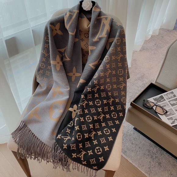 💎✨AUTHENTIC✨💎Louis Vuitton scarf - Picture 1 of 5